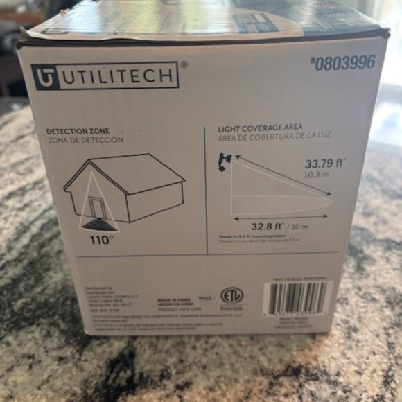 Utilitech Motion-Activated Hardwired Security Light New In Box - Picture 3 of 4